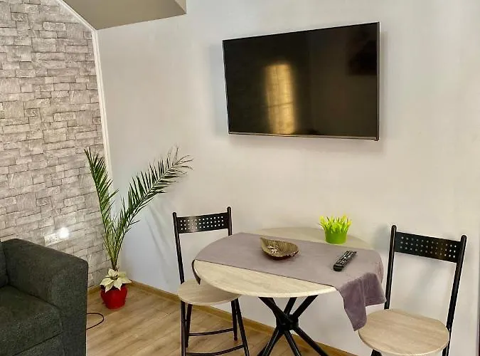 Place To Апартаменти *